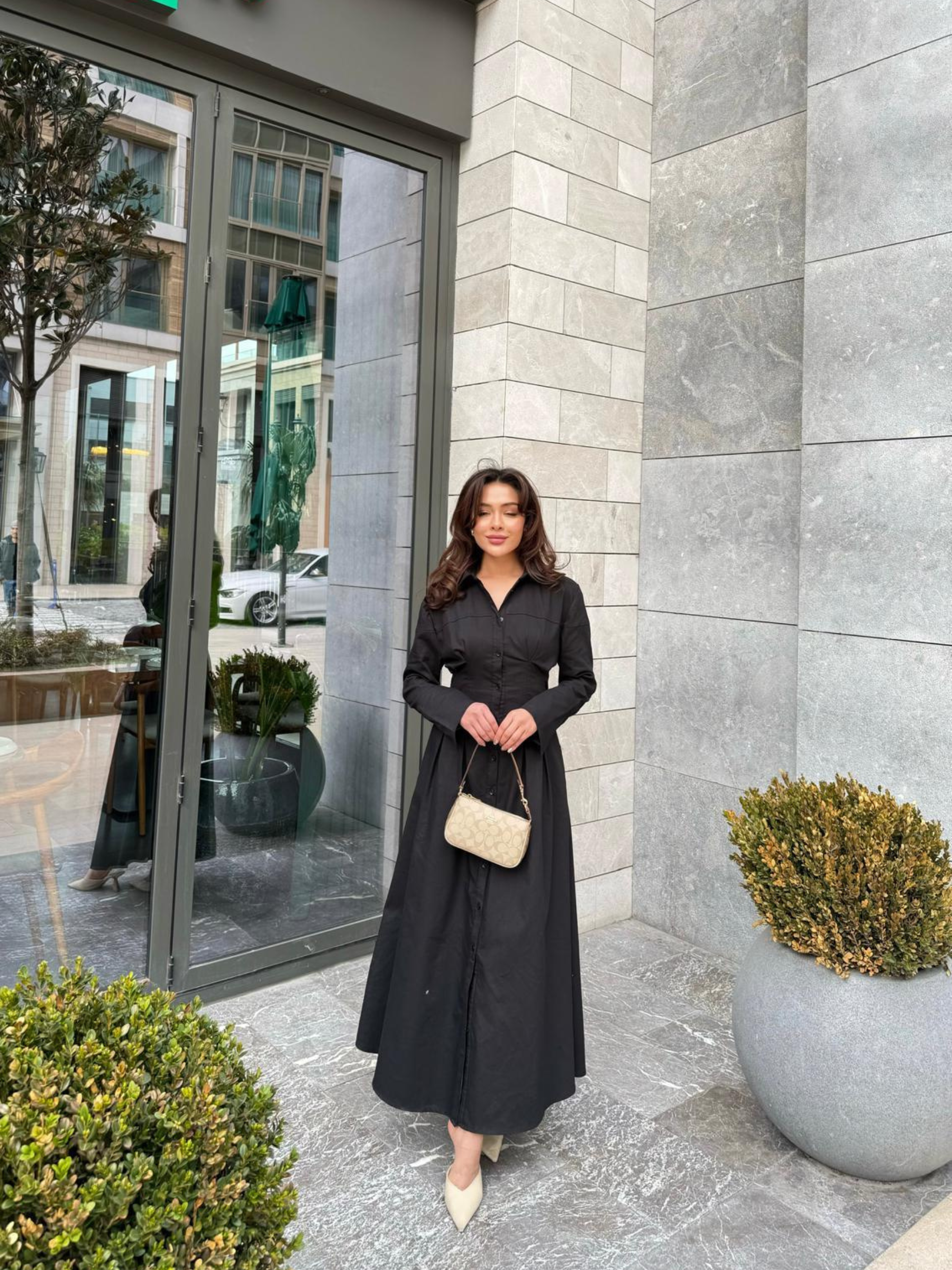 Naïa – Robe Noire à Coupe Évasée