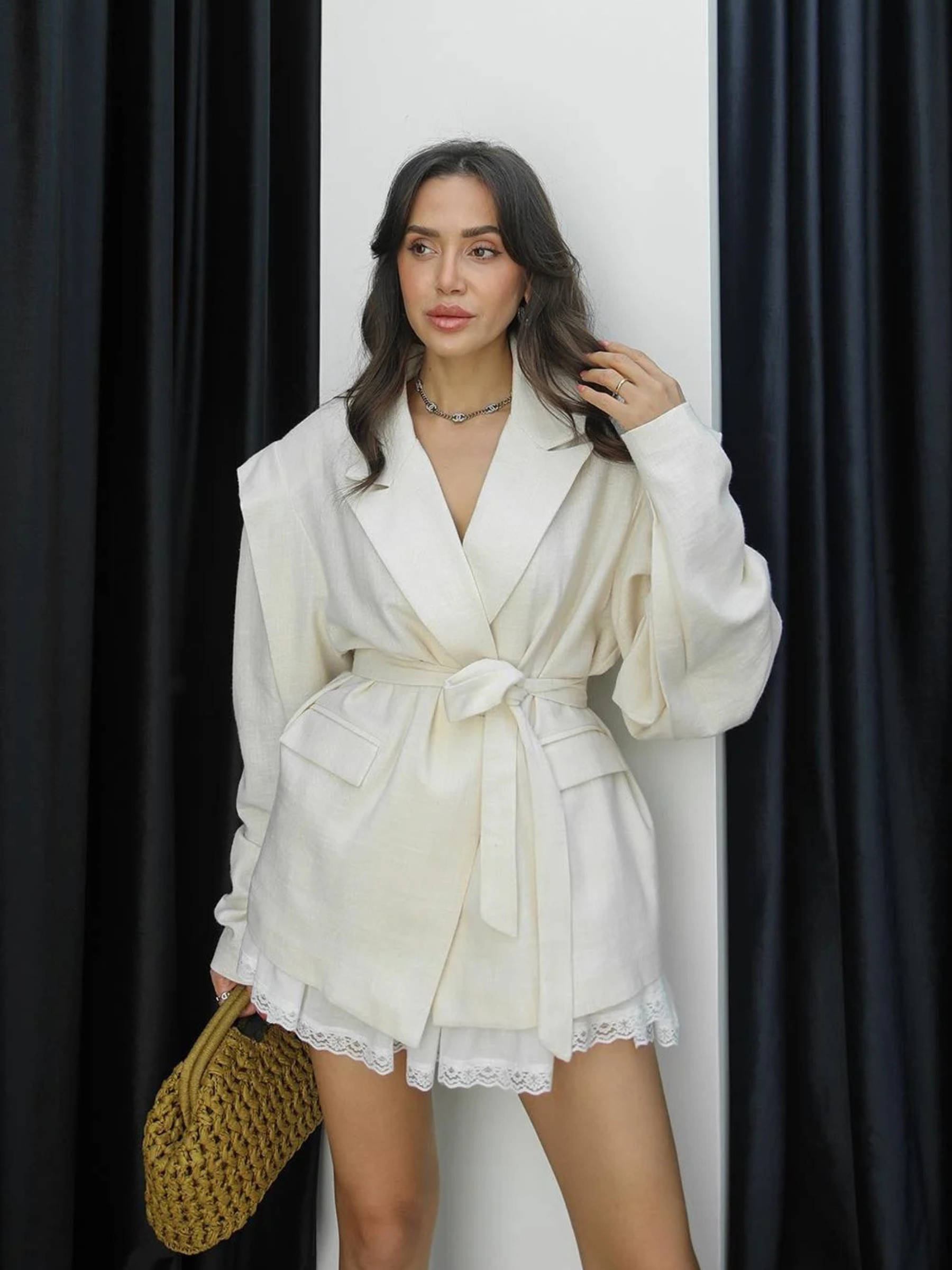 Allure - Blazer Ceinturé à Épaules Structurées