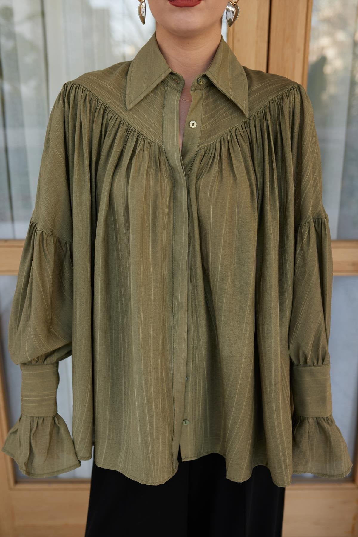 Cloé - Chemise Oversize, Intemporelle Et Raffinée Olive