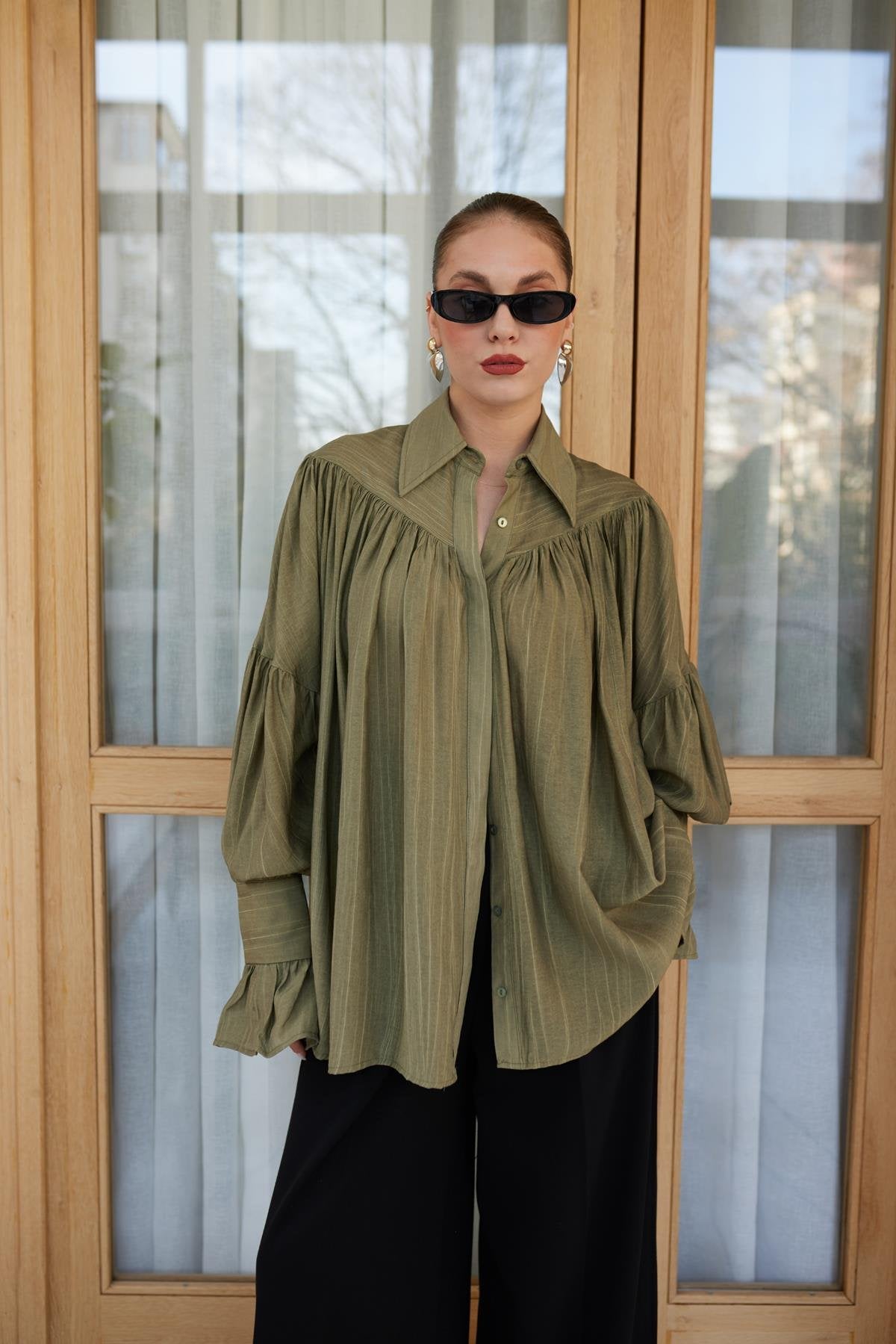 Cloé - Chemise Oversize, Intemporelle Et Raffinée Olive
