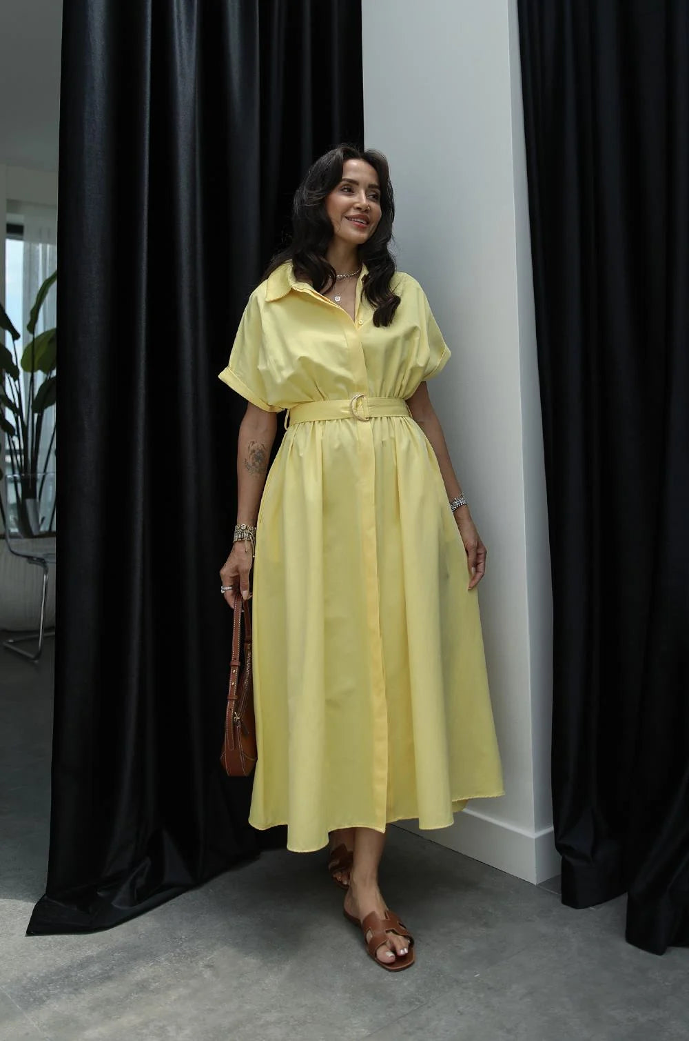 Vita – Robe Midi Ceinturée à Manches Courtes Jaune