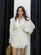 Allure - Blazer Ceinturé à Épaules Structurées
