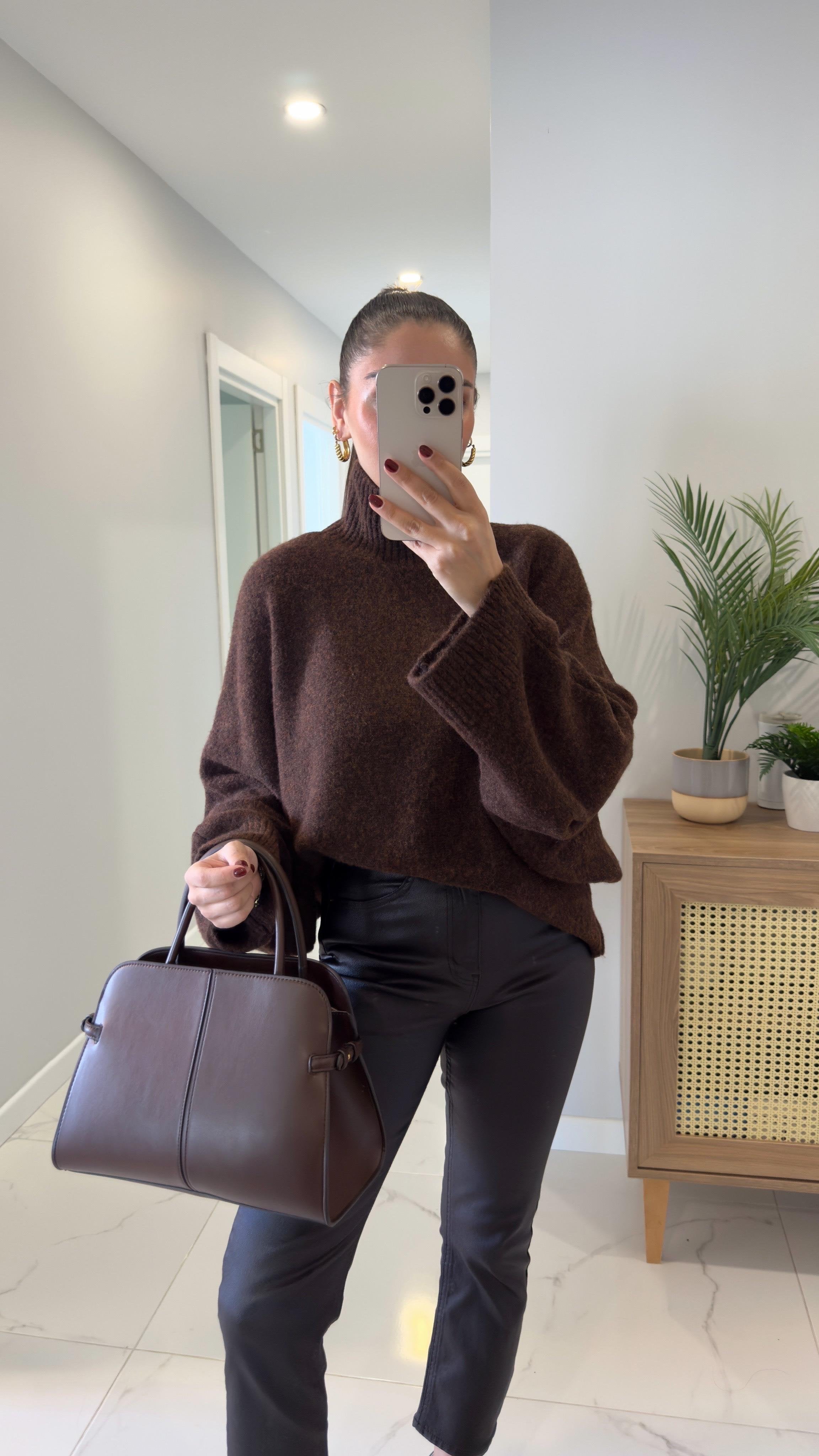 Emy - Pull Oversize à Col Montant Marron