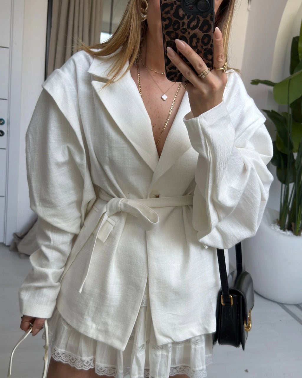 Allure - Blazer Ceinturé à Épaules Structurées